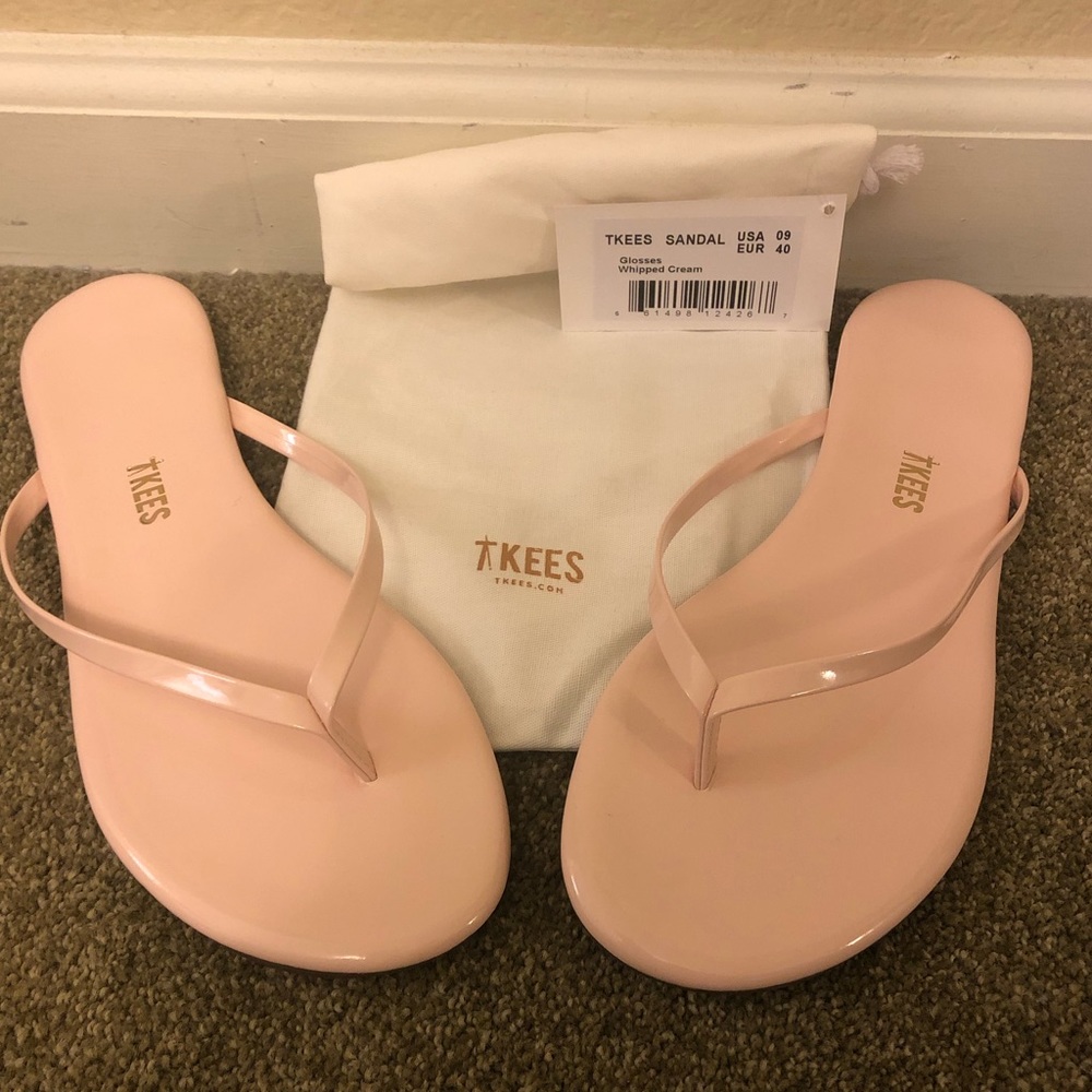 NWT Tkees Glossy Slim Sandals 9